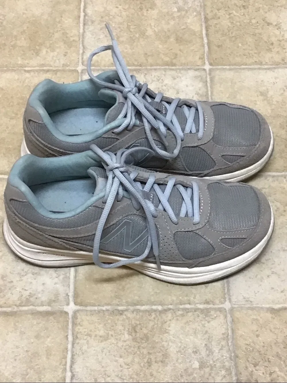New Balance 877 v1 Light Gray and Blue Walking Shoes Size M6-7 W7.5-8.5